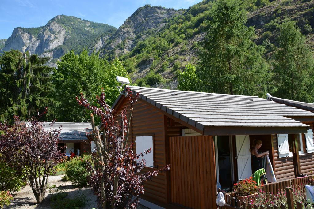 A La Rencontre Du Soleil - Camping Le Bourg-dʼOisans Exterior foto