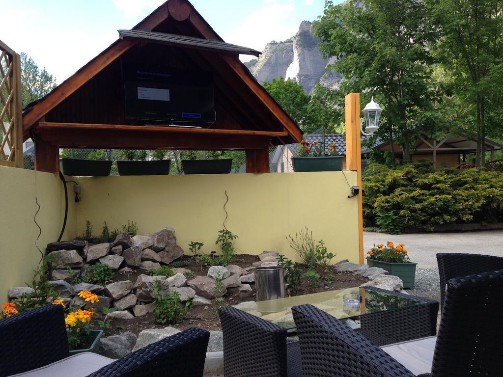 A La Rencontre Du Soleil - Camping Le Bourg-dʼOisans Exterior foto