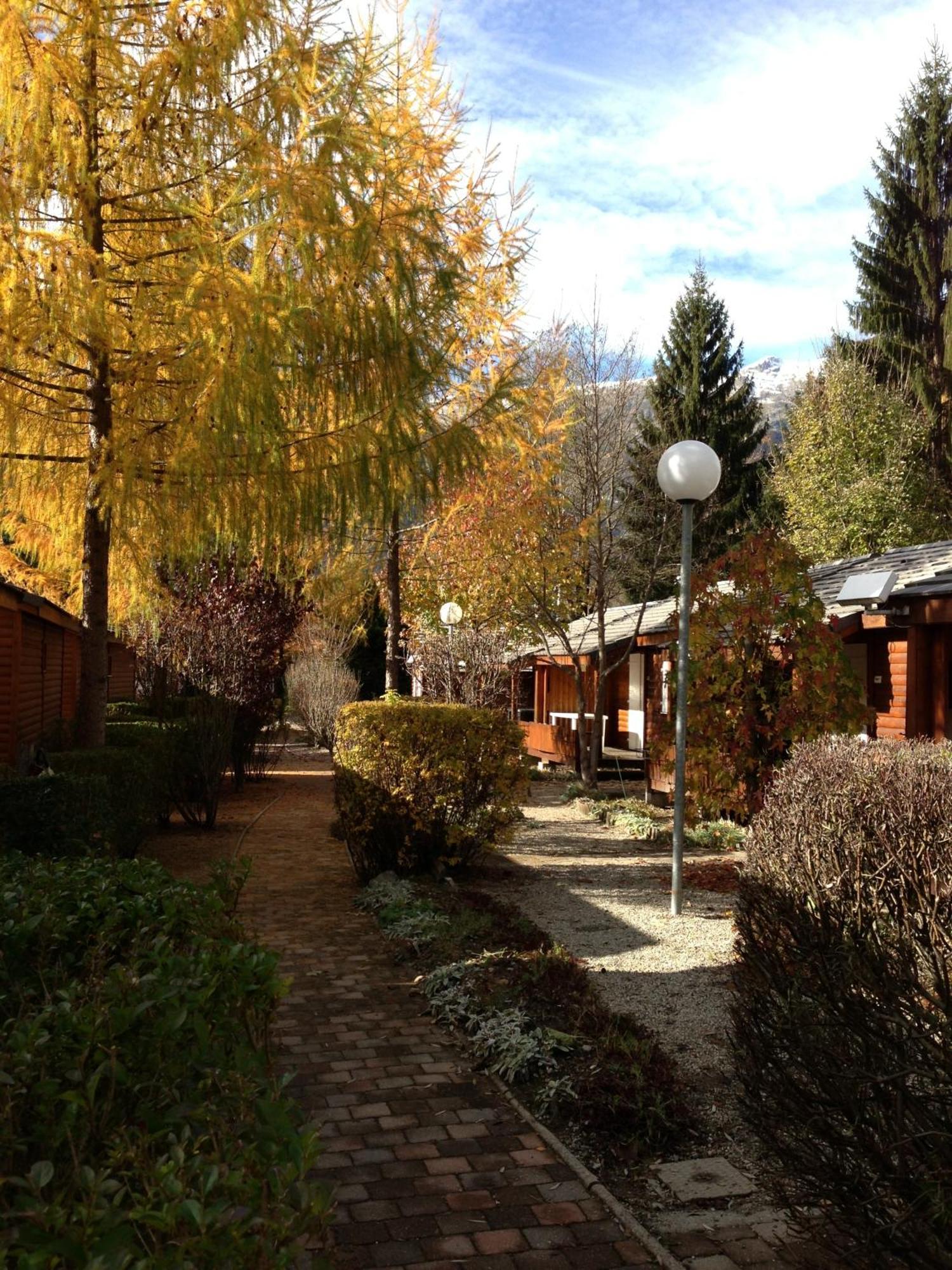 A La Rencontre Du Soleil - Camping Le Bourg-dʼOisans Exterior foto